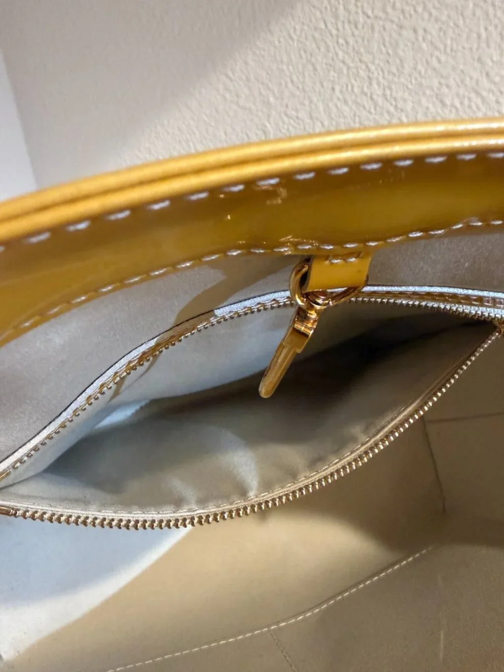 ☀️ Louis Vuitton Monogram Vernis Avalon MM Tote Bag - Yellow